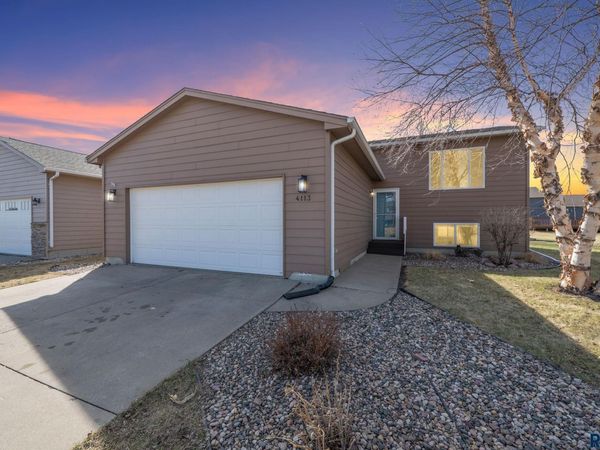 4113 W 92nd St, Sioux Falls, SD 57108