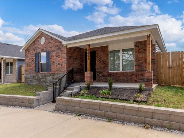 2564 Illinois Alley , Fayetteville, AR 72701