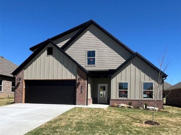 2307 N Lexington Street , Siloam Springs, AR 72761