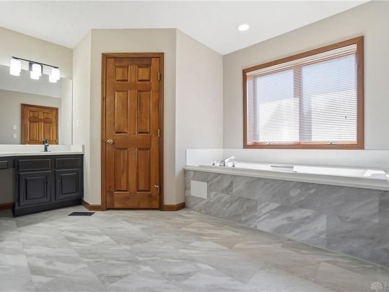 3473 Fairwood Drive, Beavercreek, OH 45432 Photo 34