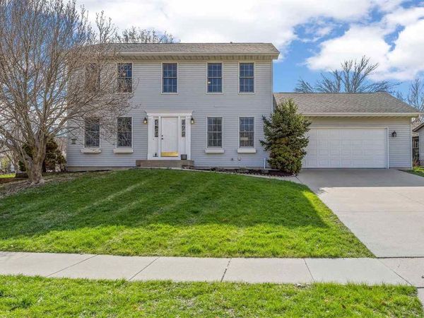 48 Galway Cir, Iowa City, IA 52246