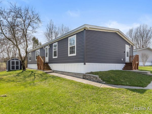 1418 Red Oak Lane NE, Belmont, MI 49306