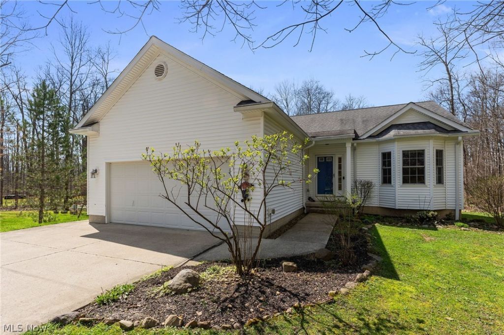 13360 Green Drive , Chesterland, OH 44026