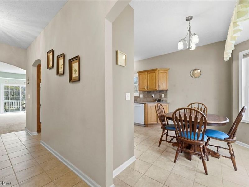 13360 Green Drive, Chesterland, OH 44026 Photo 4