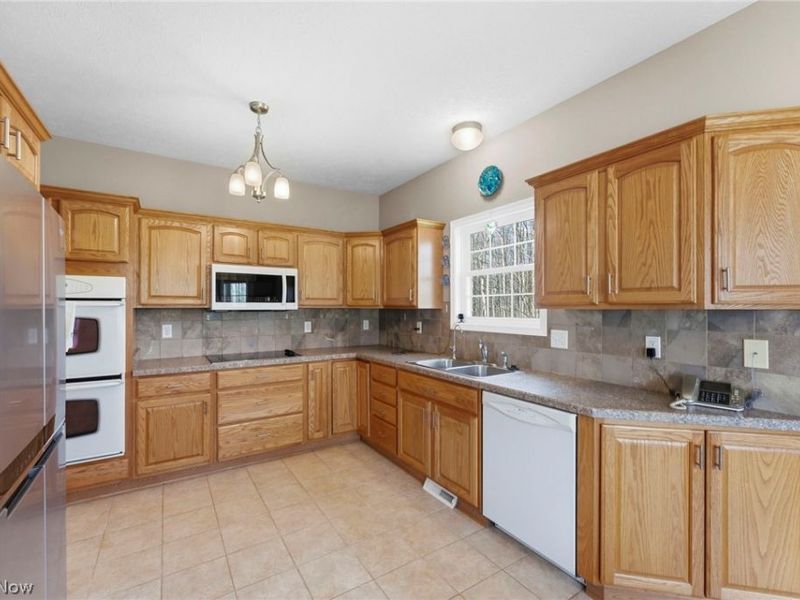 13360 Green Drive, Chesterland, OH 44026 Photo 7