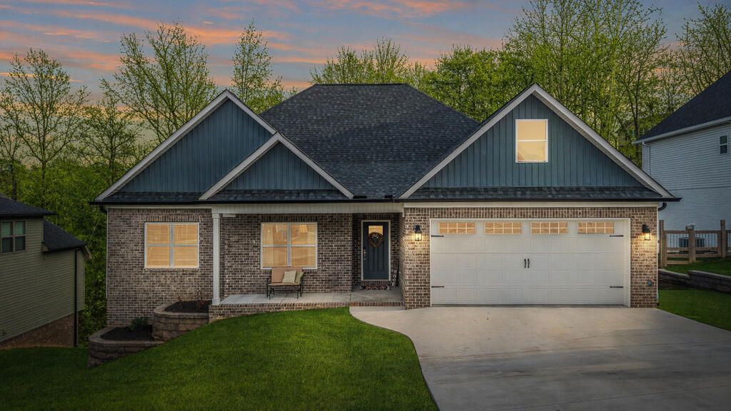 621 Sunset Valley Drive, Soddy-Daisy, TN 37379 Main Photo