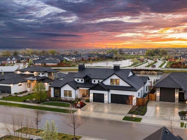 7896 Deerfawn Ln, Eagle, ID 83616