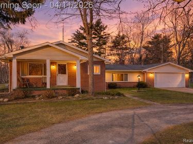 2237 Cromie Drive, Warren, MI 48092