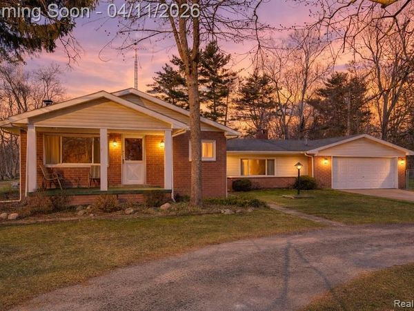 2237 Cromie Drive, Warren, MI 48092
