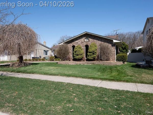 14284 Balmoral Street, Riverview, MI 48193
