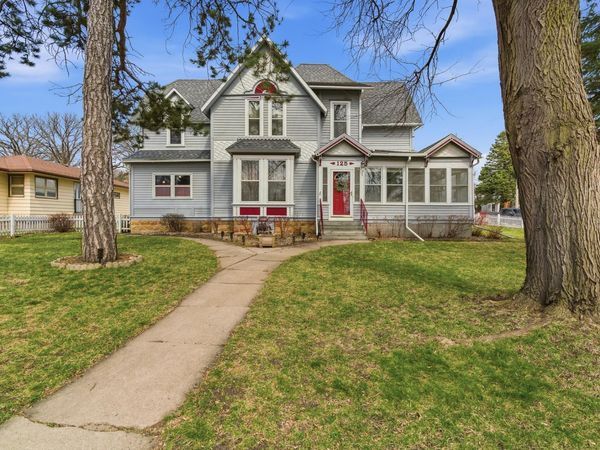 125 E 2nd Street , Blue Earth, MN 56013