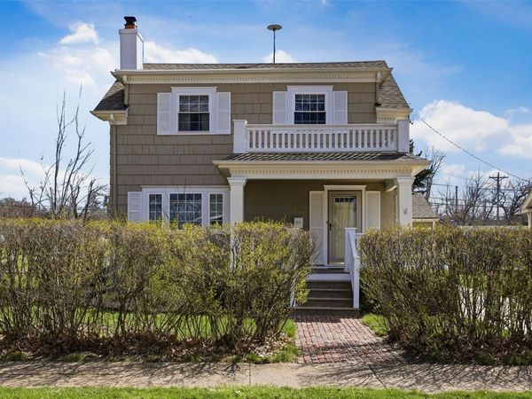 330 Crescent Street SE, Cedar Rapids, IA 52403