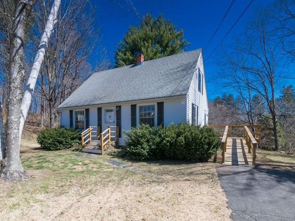 390 Shays St, Amherst, MA 01002