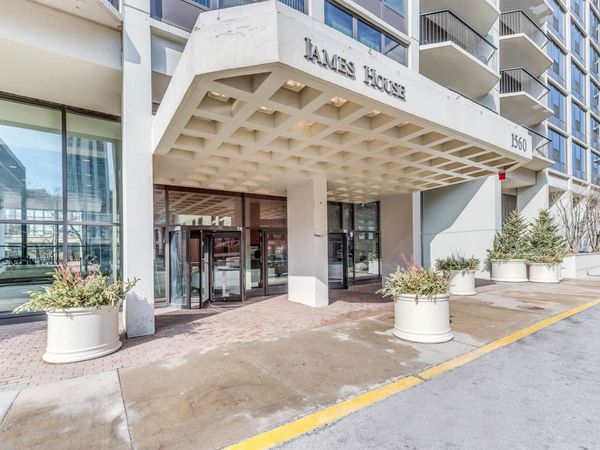 1560 N Sandburg Terrace N, Unit 4009J, Chicago, IL 60610