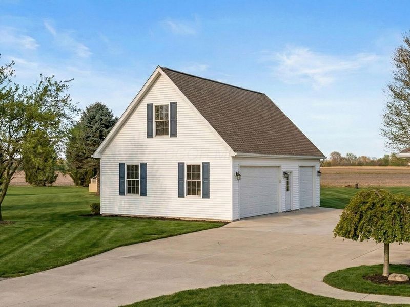 4645 Meadowgrove Drive NW, Carroll, OH 43112 Photo 3