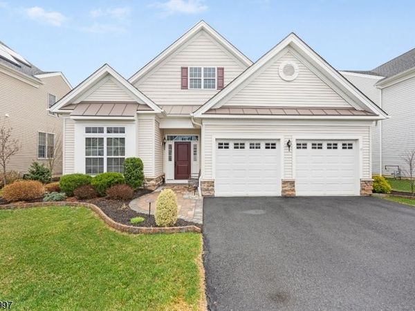 56 Drake Way, Mount Olive, NJ 07836