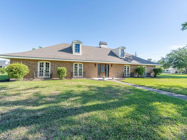 3100 Surrey, Lake Charles, LA 70605