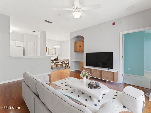 8601 BEACH Boulevard, Unit 320, Jacksonville, FL 32216