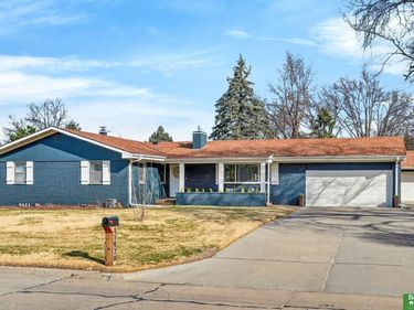 11930 Woolworth Avenue, Omaha, NE 68144