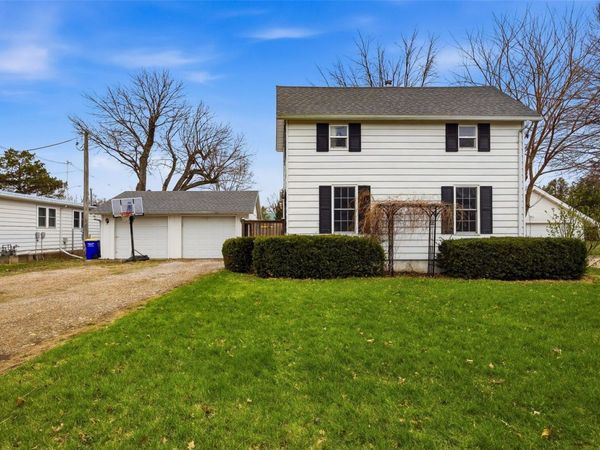 126 C Avenue , Kalona, IA 52247