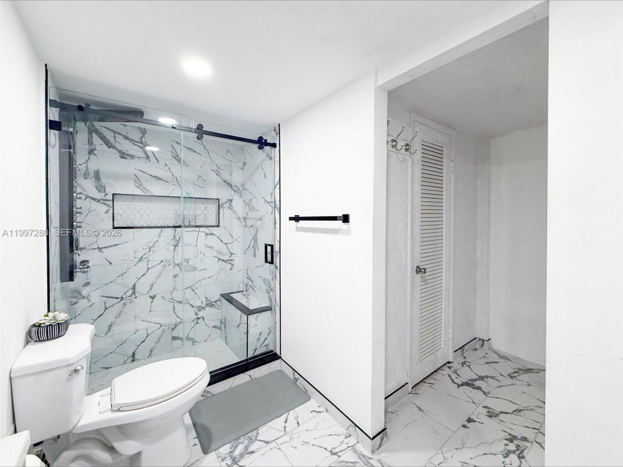 1301 NE Miami Gardens Dr, Unit 1406W, Miami, FL 33179 Photo