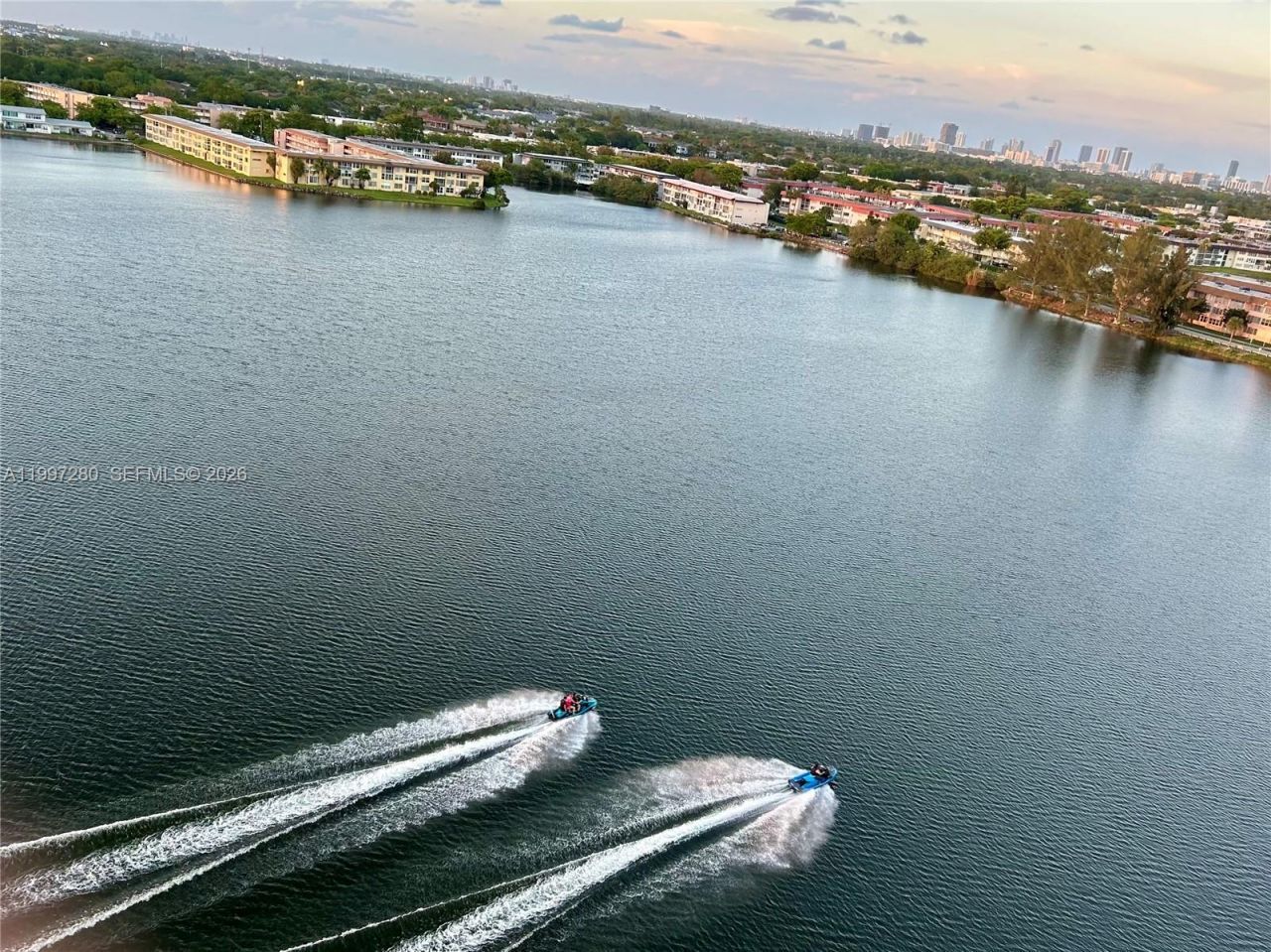 1301 NE Miami Gardens Dr, Unit 1406W, Miami, FL 33179 Photo