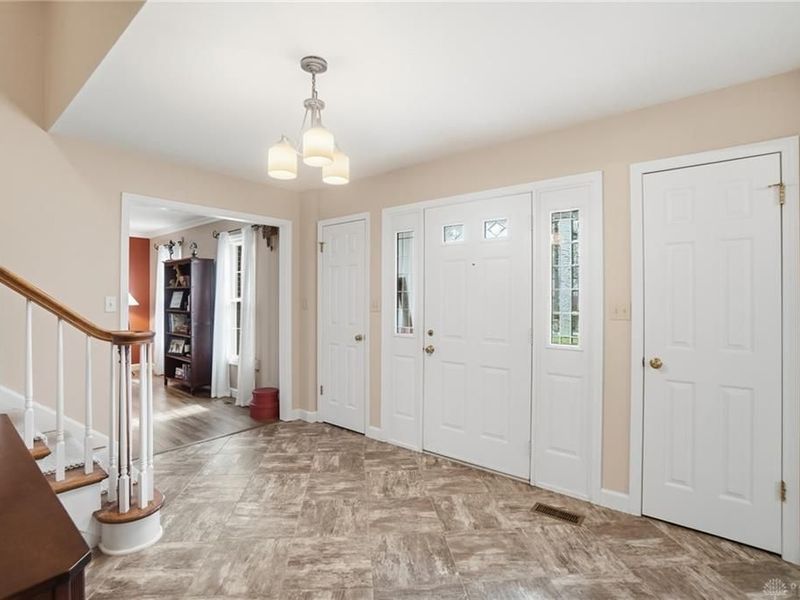 6800 Vienna Woods Trail, Dayton, OH 45459 Photo 9