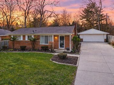 19871 Saxton Avenue, Southfield, MI 48075