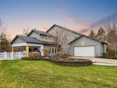 552 N McKinley Road , Flushing, MI 48433