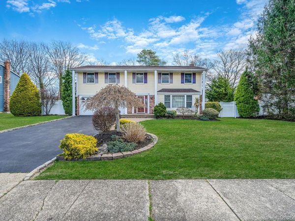 151 Wedgewood Drive , Hauppauge, NY 11788