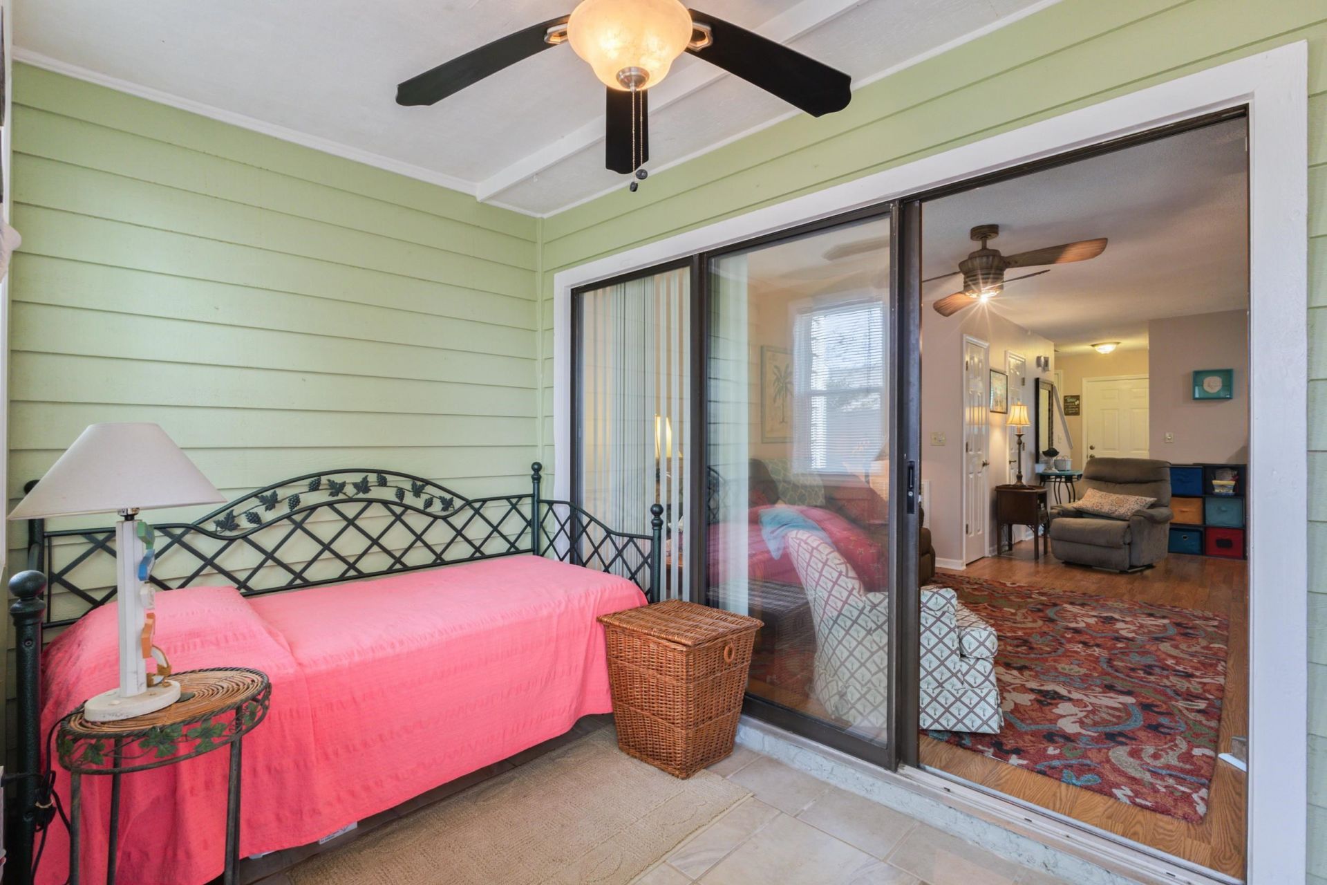 100 Shadow Moss Pl. Photo 13