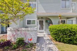 100 Shadow Moss Pl. photo 4