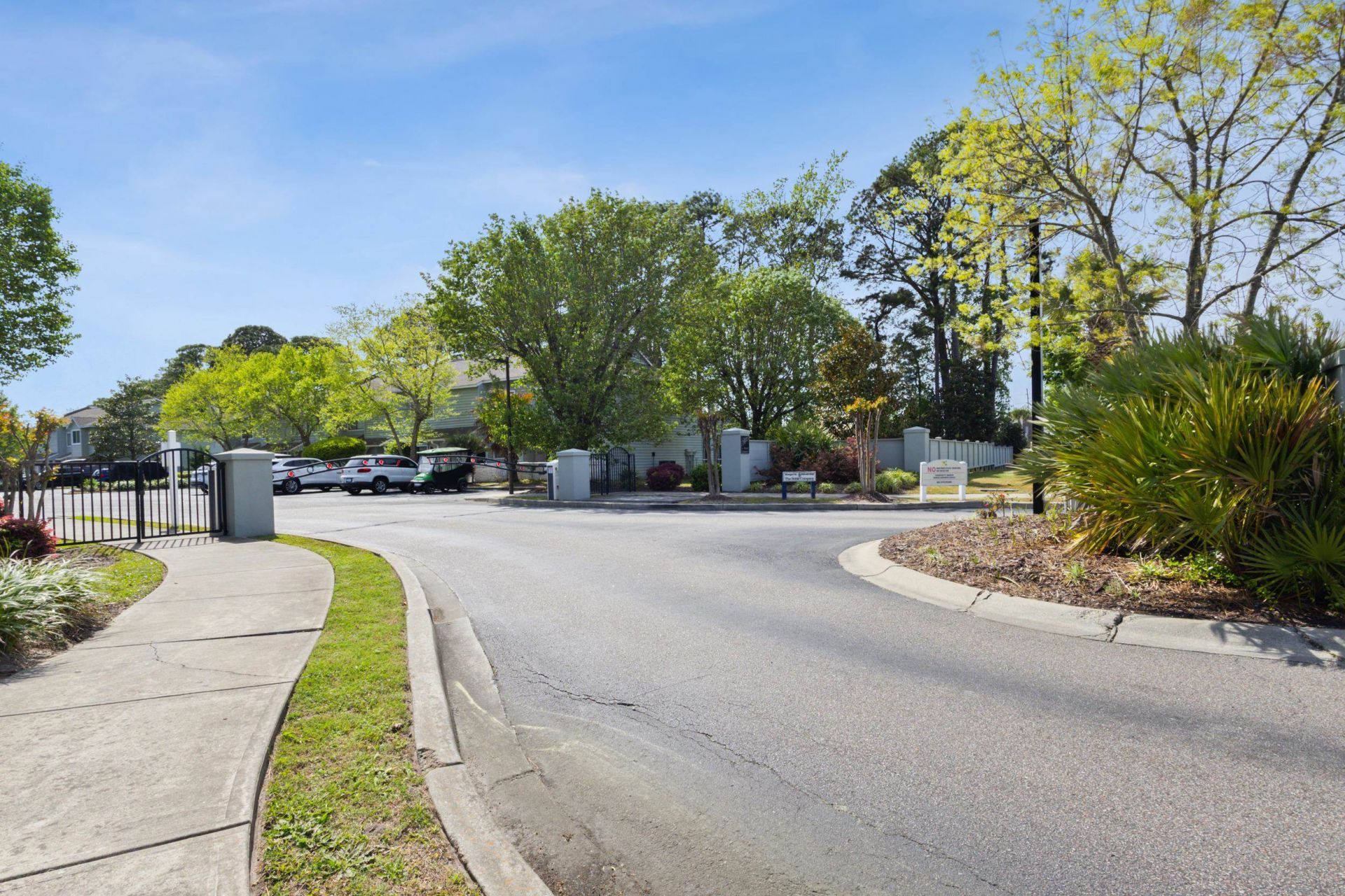 100 Shadow Moss Pl. Photo 31