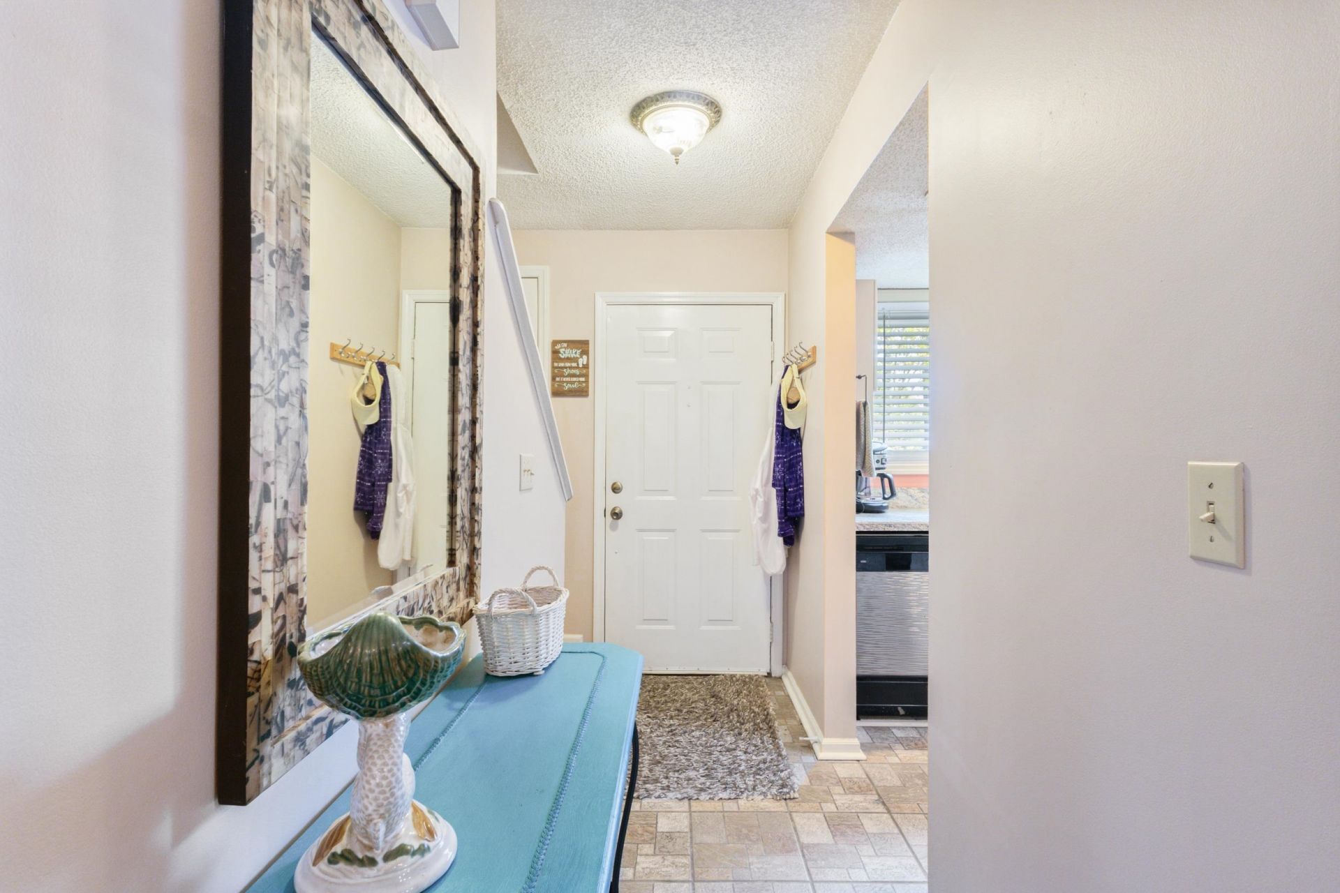 100 Shadow Moss Pl. Photo 5