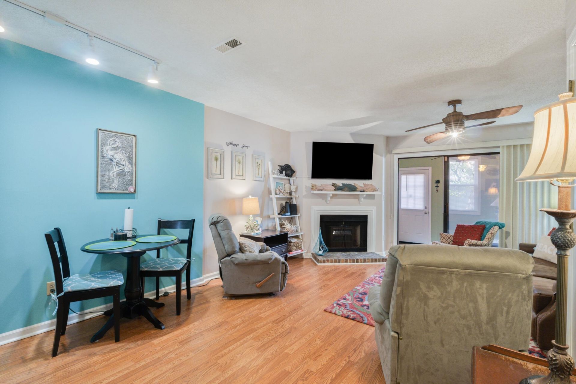 100 Shadow Moss Pl. Photo 9