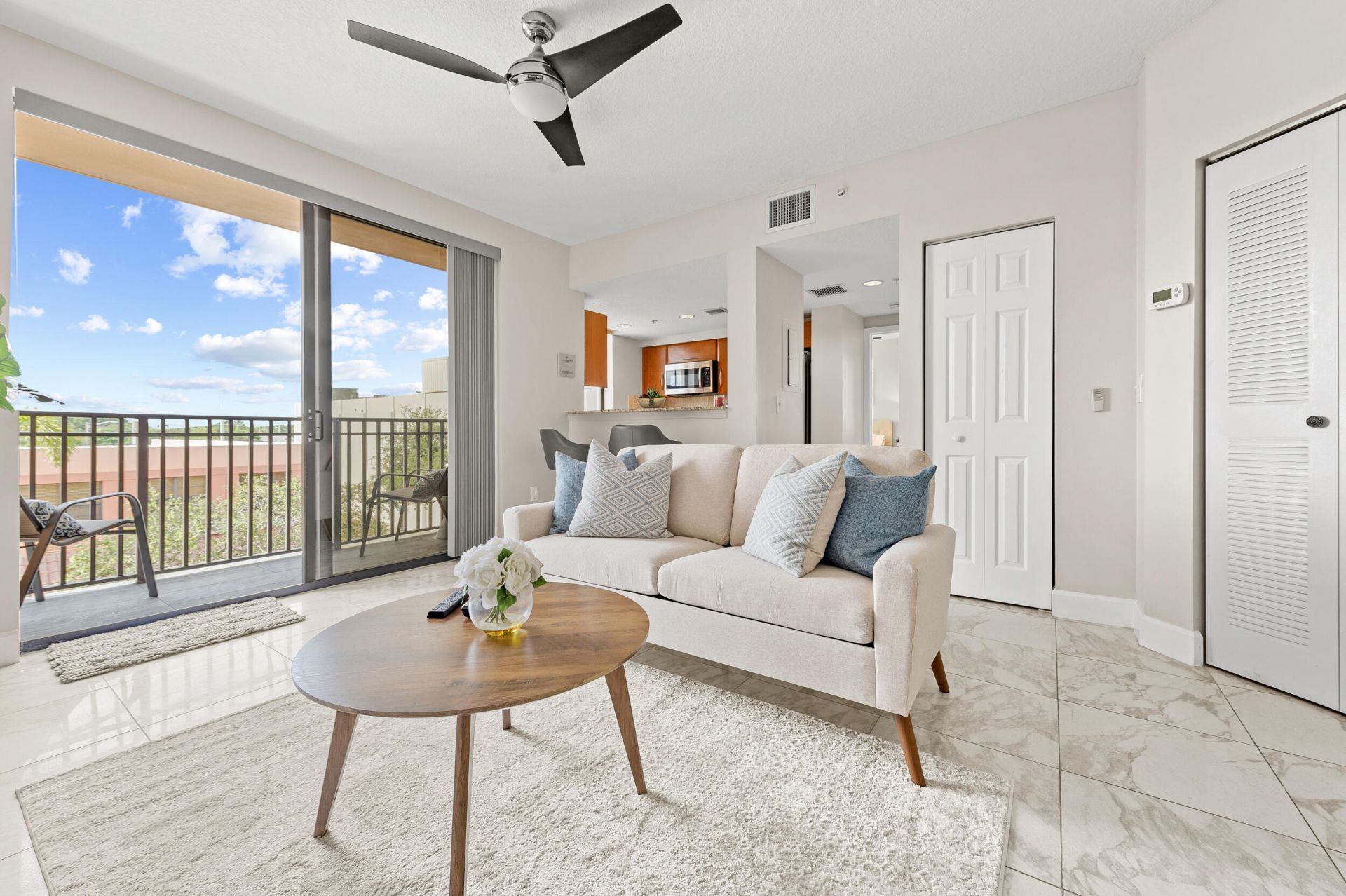 511 Lucerne Avenue, Unit 315, Lake Worth Beach, FL 33460 Photo