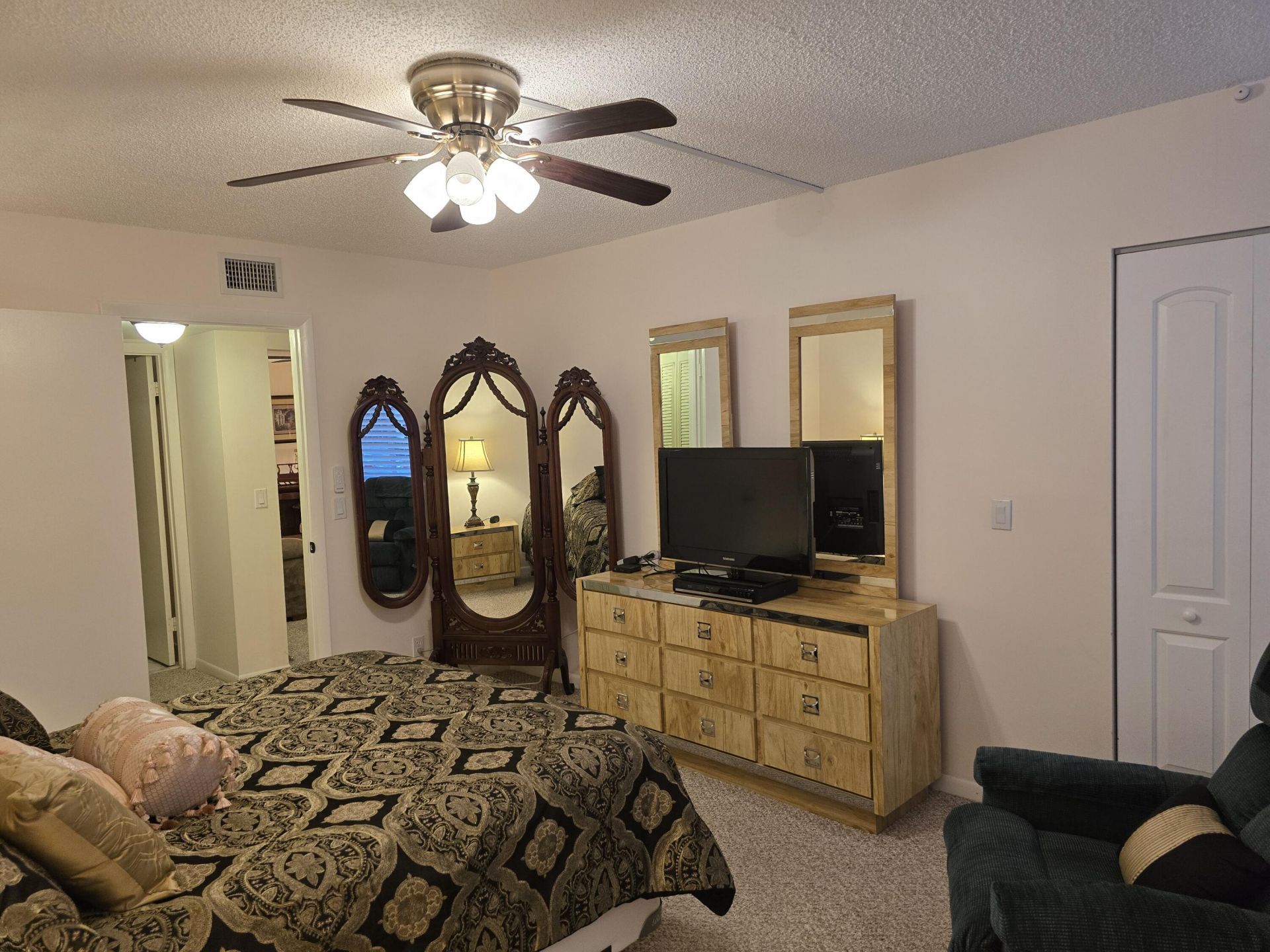 317 Pine Ridge Circle, Greenacres, FL 33463 Photo