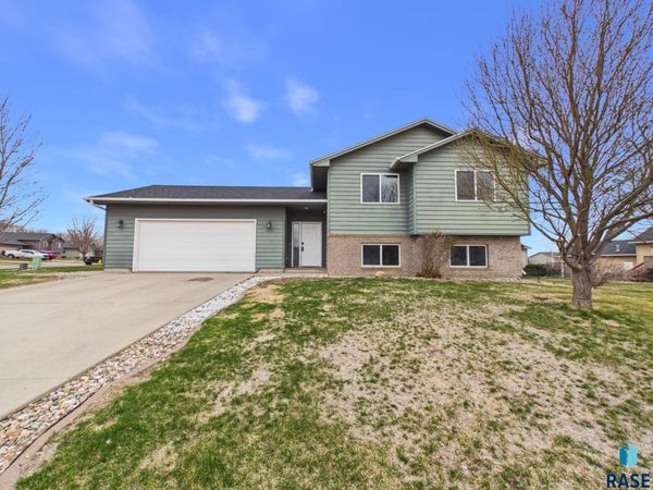 7708 W Eli Ct, Sioux Falls, SD 57106