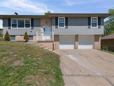 106 NW 61st Street, Gladstone, MO 64118