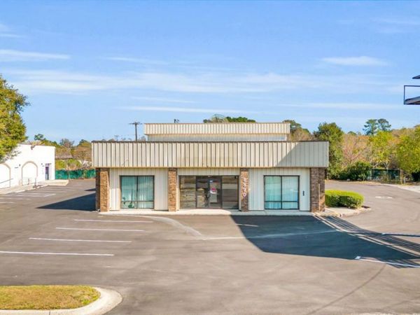 8890 Abercorn Street, Savannah, GA 31406