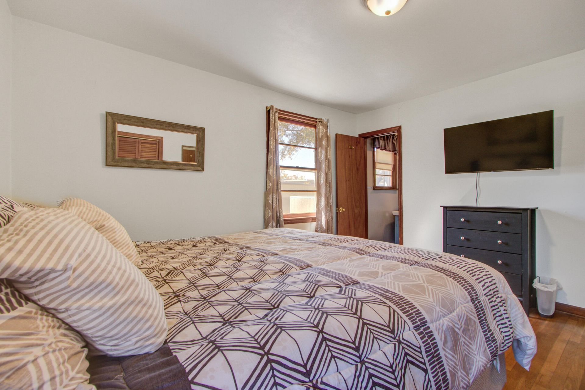 1925 Belgrade Avenue Photo 24