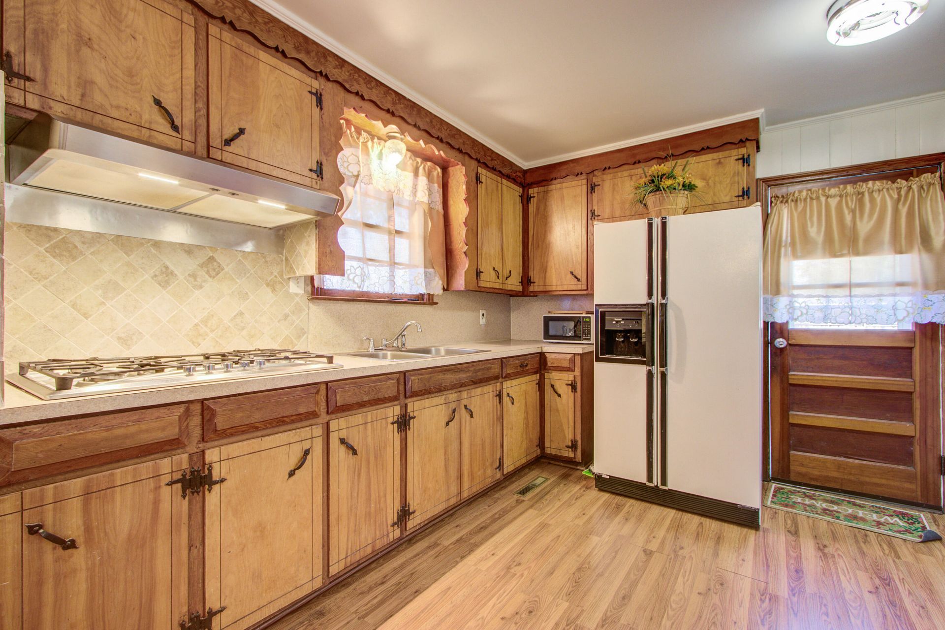 1925 Belgrade Avenue Photo 17