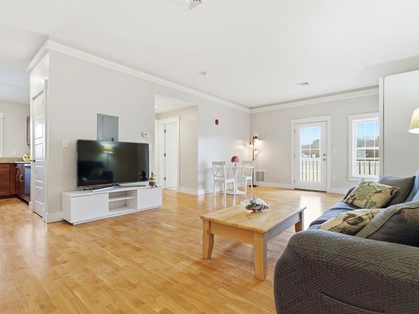 54 Loomis St, Unit 2205, Bedford, MA 01730