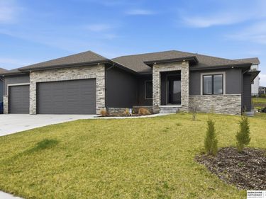 10215 Pintail Drive, Papillion, NE 68046
