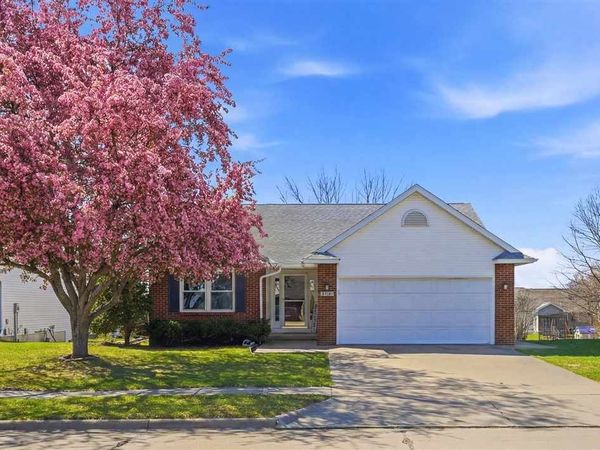 2211 Palmer Cir, Iowa City, IA 52240