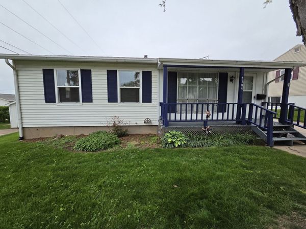 1105 6th Street W, Milan, IL 61264