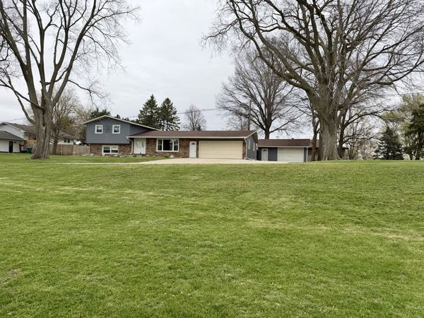 702 S Grant Street, Clinton, IL 61727