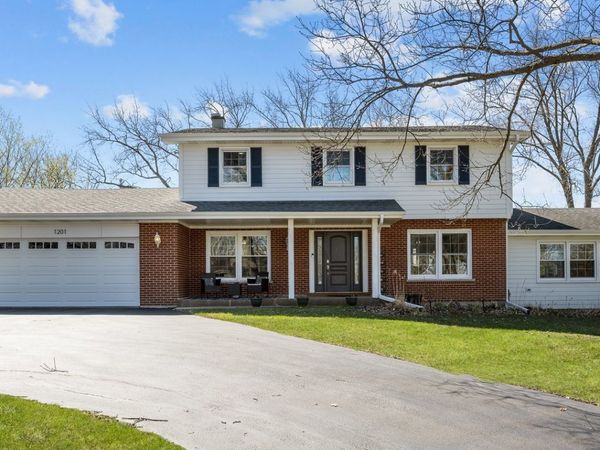 1201 Country Club Road , Lake Zurich, IL 60047