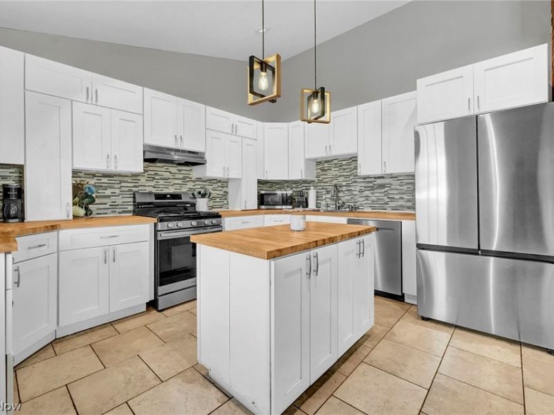 6487 Kingsdale Boulevard, Parma Heights, OH 44130 Photo 3