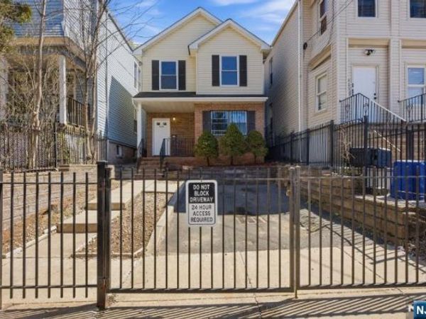 424 15th Street, NEWARK, NJ 07103